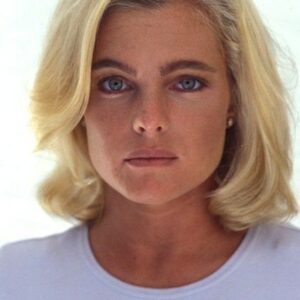 Photo of artist Erika Eleniak